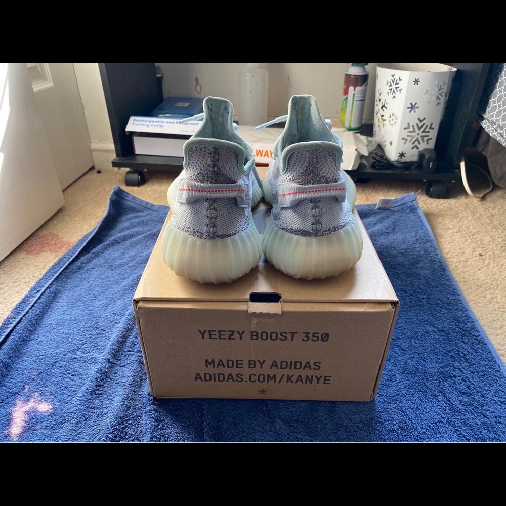 Yeezy‘s - Picture 2 of 2